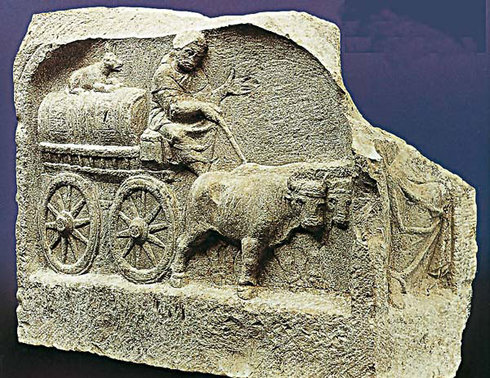 Relief eines Weinhändlers aus einem römischen Grabmal. Das Original findet sich im Römischen Museum Augsburg, an der Via Claudia Augusta.