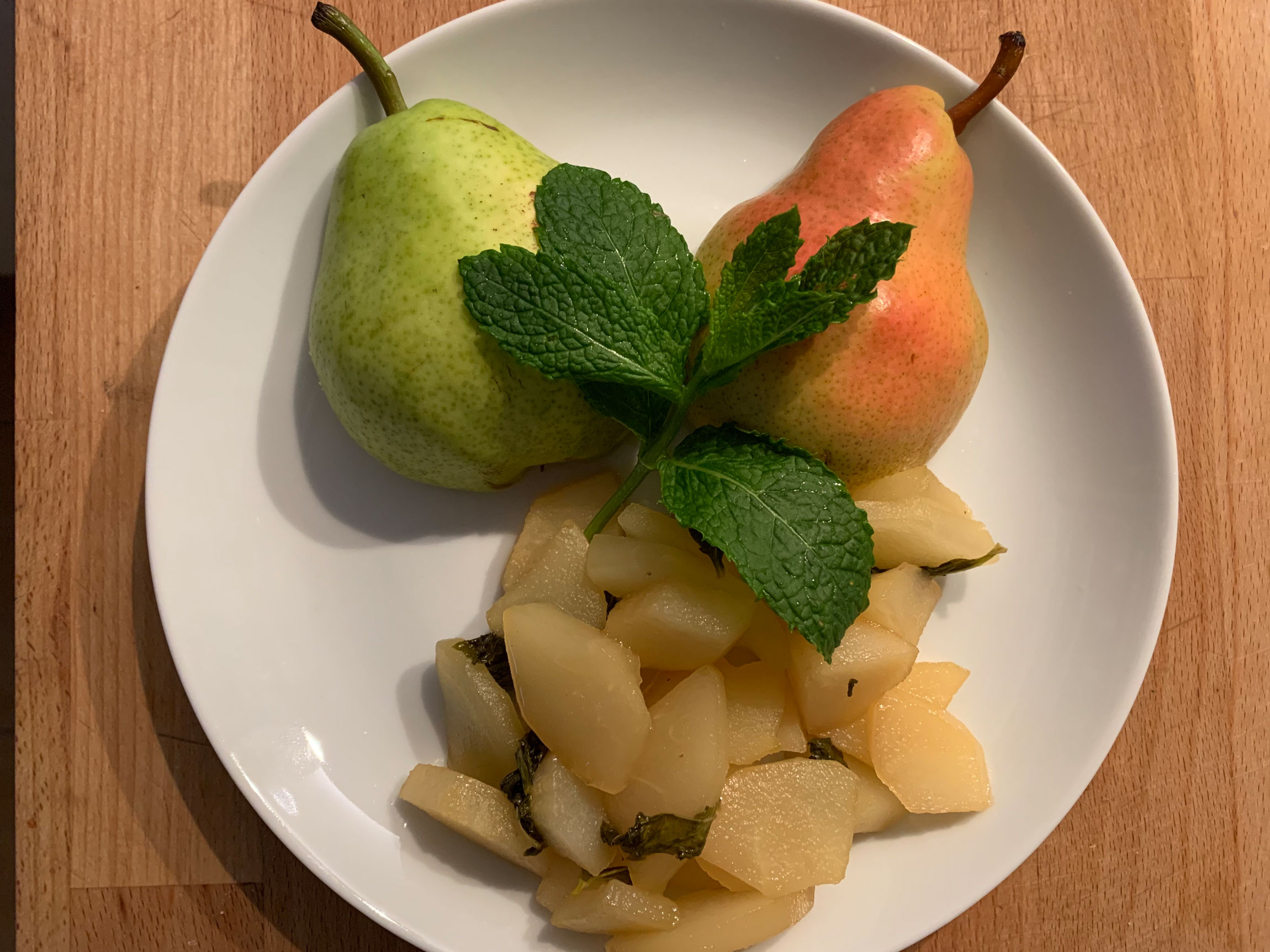 Pears with honey and mint