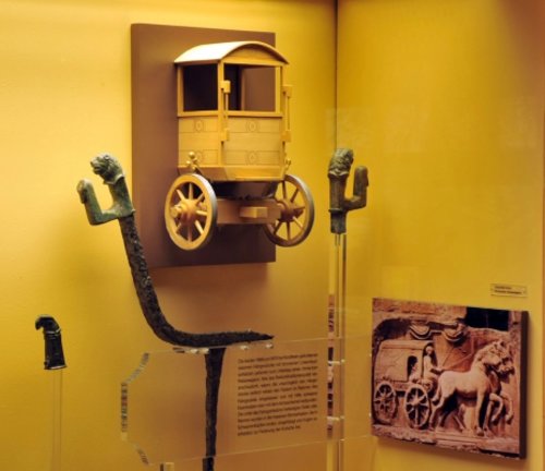 Wagenteile im archäologischen Museum Donauwörth, Foto Stadt Donauwörth