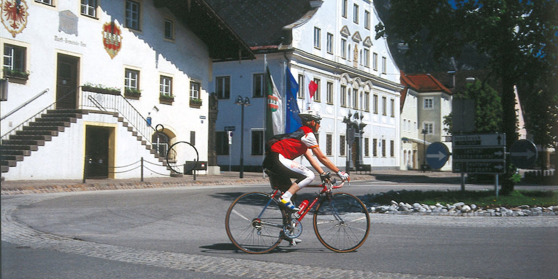 Rennradfahrer Kreisverkehr Untermarkt, Foto Anton Vorauer