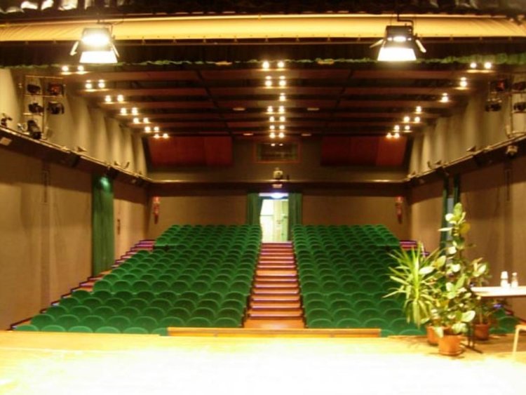 Teatro Del Centro Scolastico Di Borgo Valsugana
