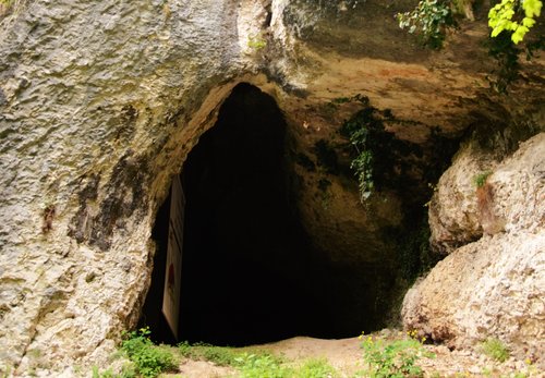 Grotta Di Lamon Castello