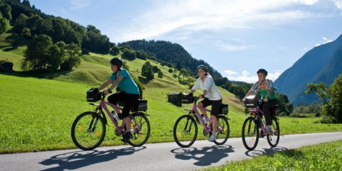 Tourenradfahrer zwischen Imst und Landeck